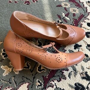 Chelsea Crew Milly Tan Heels